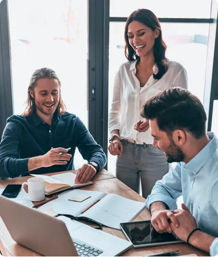 Equipo de trabajo colaborando
