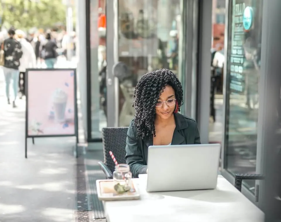 Equipo trabajando con DocuKlaud